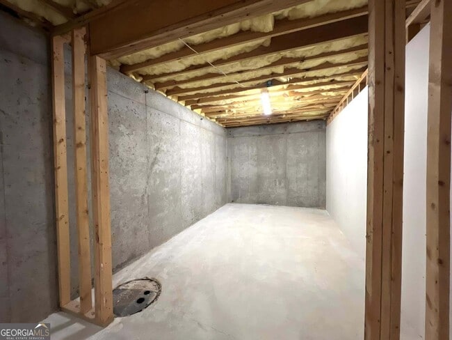 Building Photo - 8008 Revere Dr