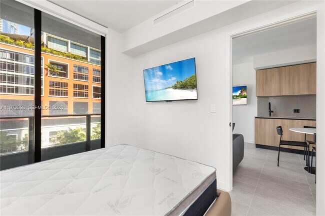 Building Photo - 121 NE 5th St