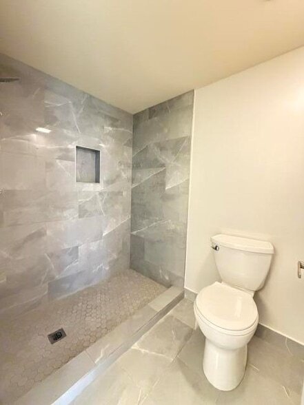 Building Photo - 3050 Norwood Pl