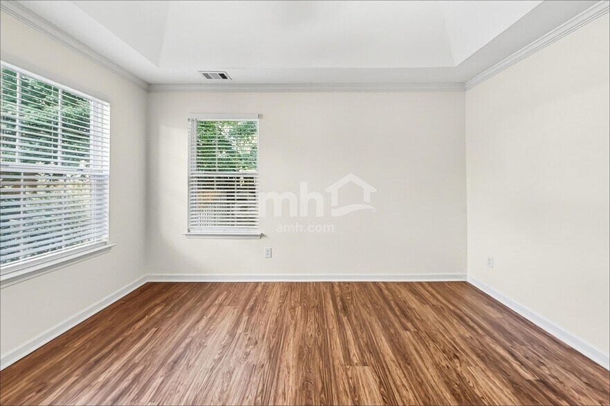Building Photo - 413 Village Way