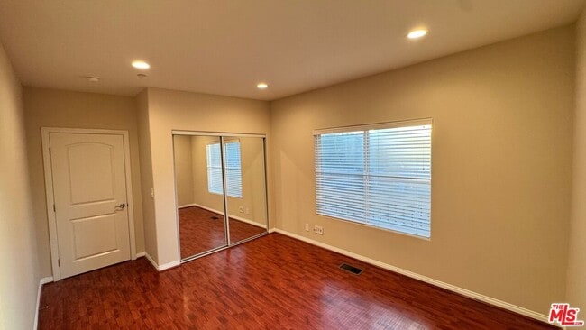 Building Photo - 15360 Wyandotte St