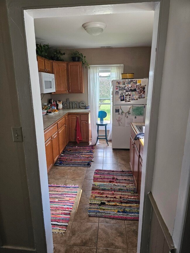 Nice and open Kitchen - 1001 Kendall St