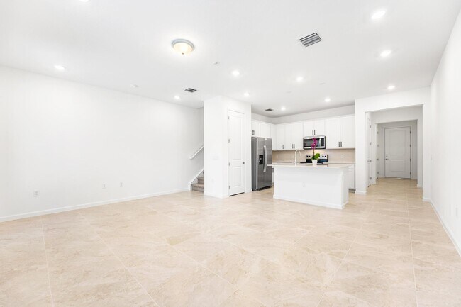 Building Photo - 4333 Efendi Dr