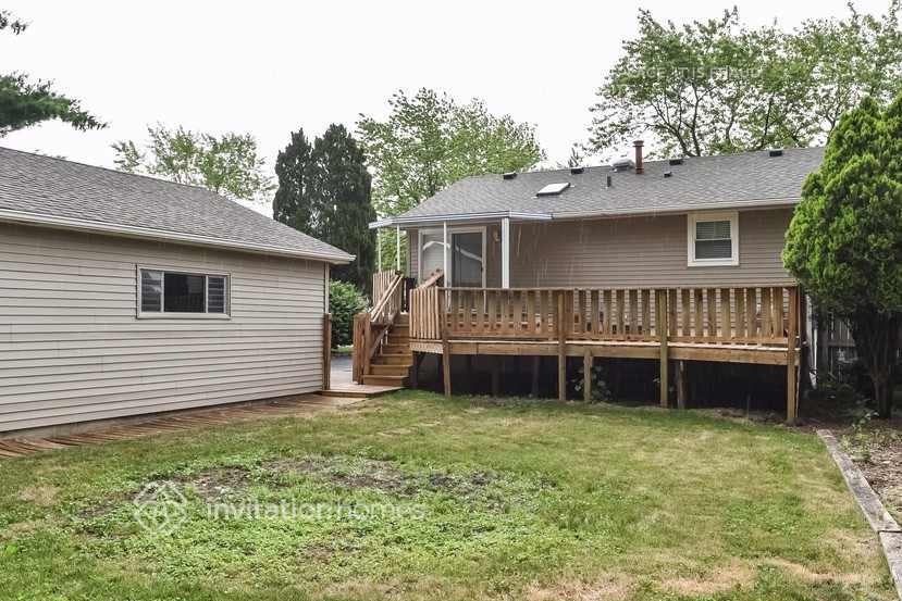 Building Photo - 104 N Elm Ln