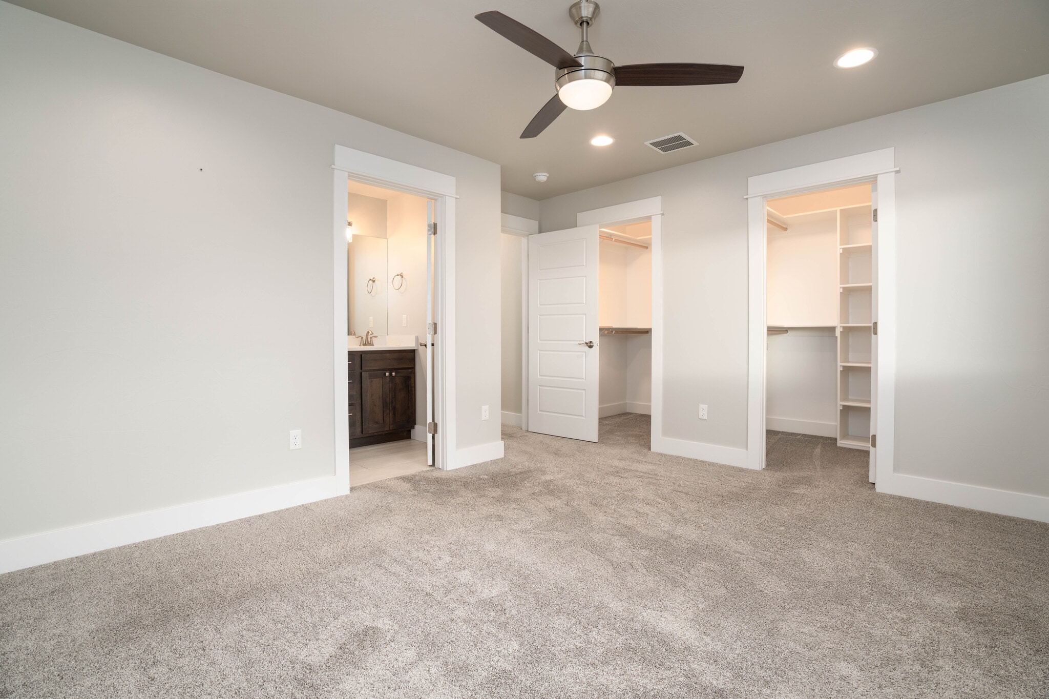 Building Photo - 1403 Happy Ln