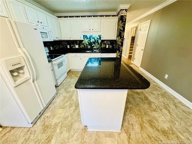 Building Photo - 616 Amberdale W Cir