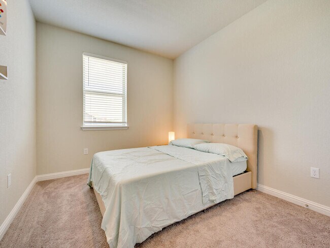 Building Photo - 7700 Dylan Dr