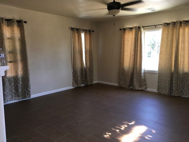Building Photo - Beautifully 2Br, 2Ba Located near UOP
