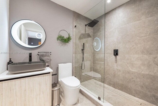 Building Photo - 18641 Belview Dr