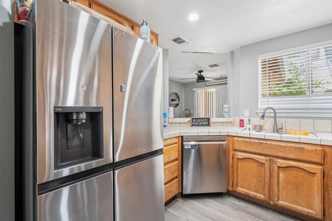 Building Photo - 9049 Laguna Springs Way