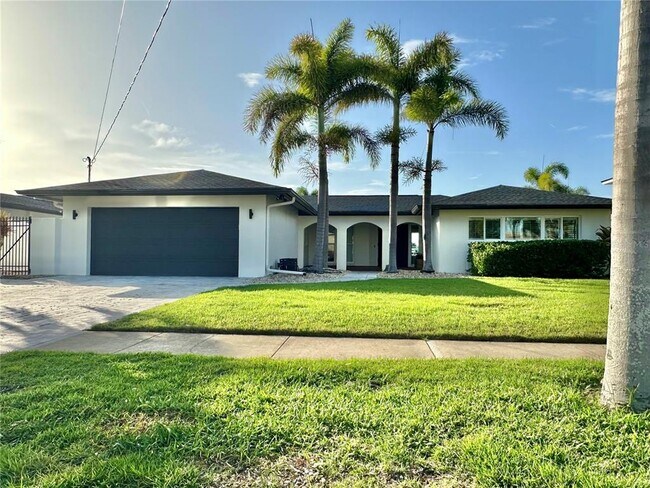 Building Photo - 320 Palm Island NE