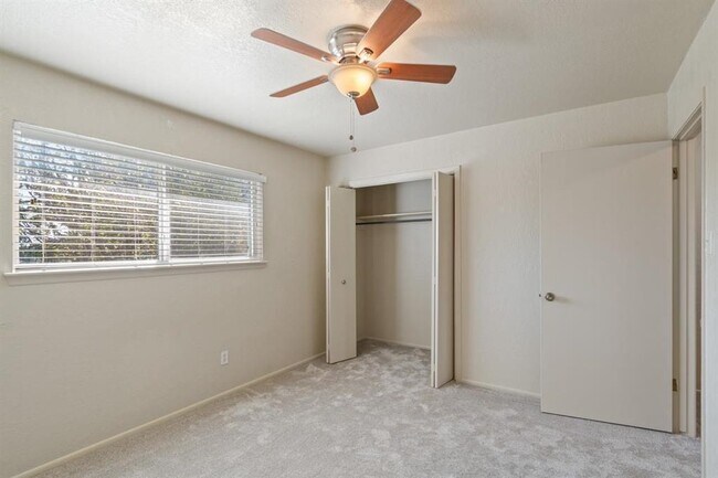 Building Photo - 115 Rhonda Dr