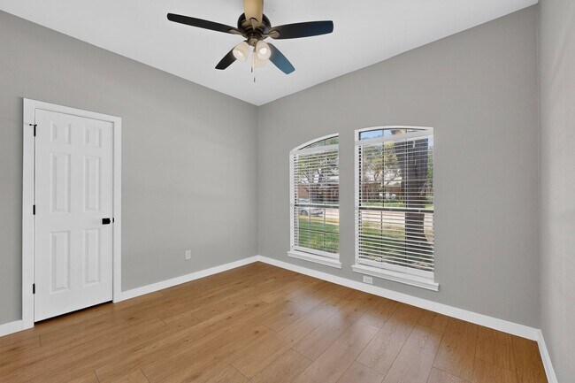 Building Photo - Beautifully Renovated Home In Carrollton Ready For Move-in