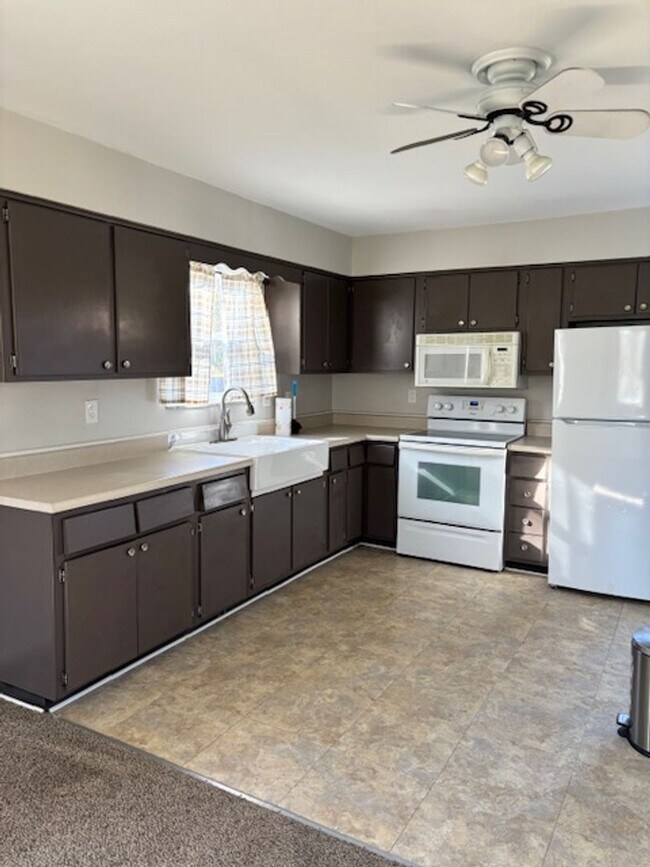 Building Photo - SEYM