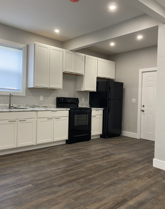 Building Photo - 1229 Sorin