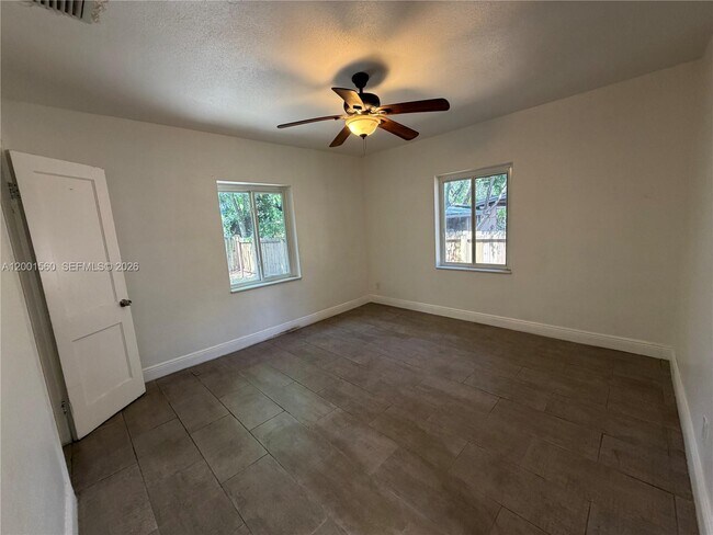 Building Photo - 7712 NE 1st Ct