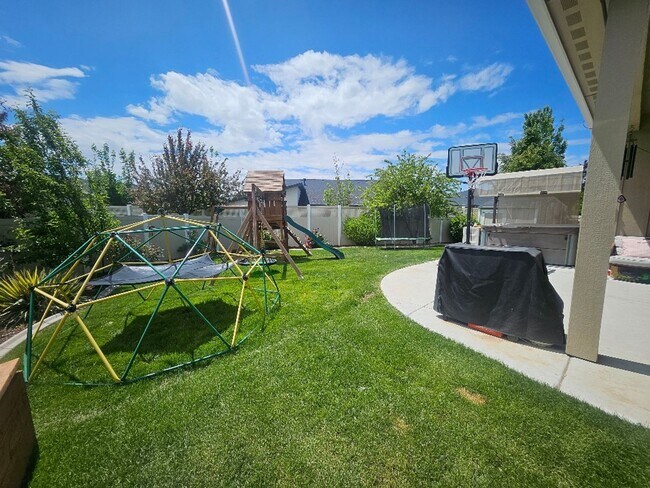 Building Photo - Beautiful Boise Home