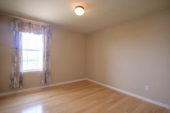 Building Photo - 9624 Castle Pines Dr