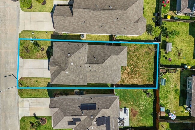 Building Photo - 2221 Raider Dr