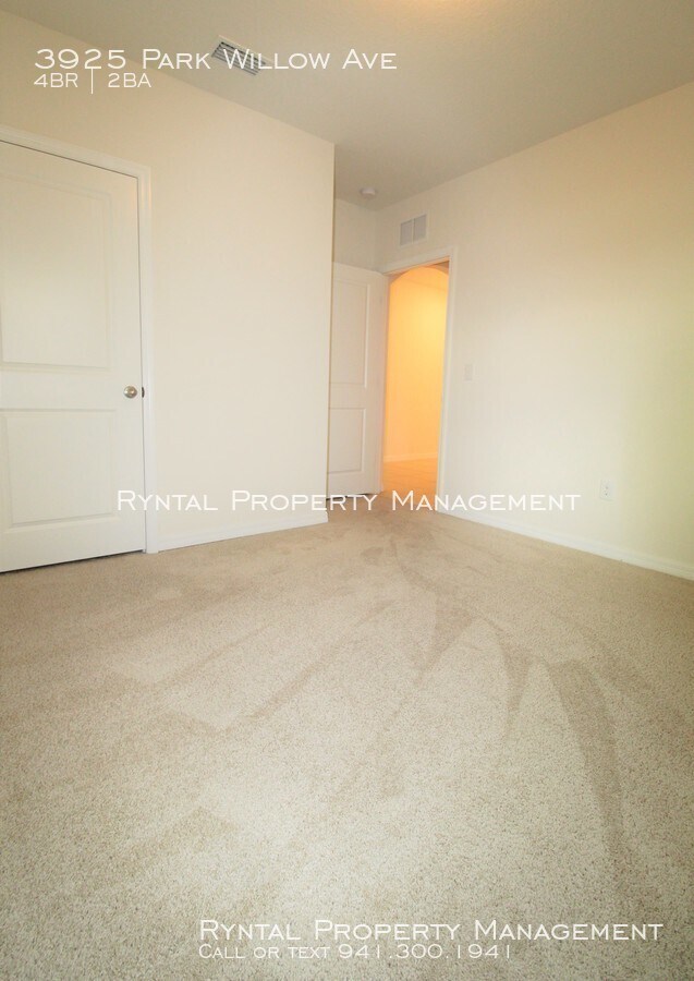 Building Photo - 3925 Park Willow Ave