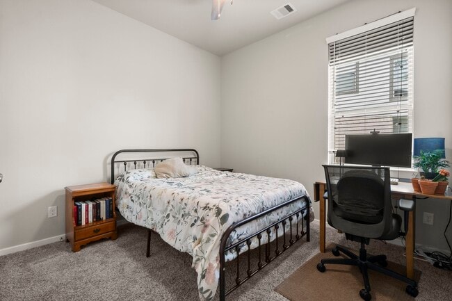 Building Photo - 248 Crest Edge St