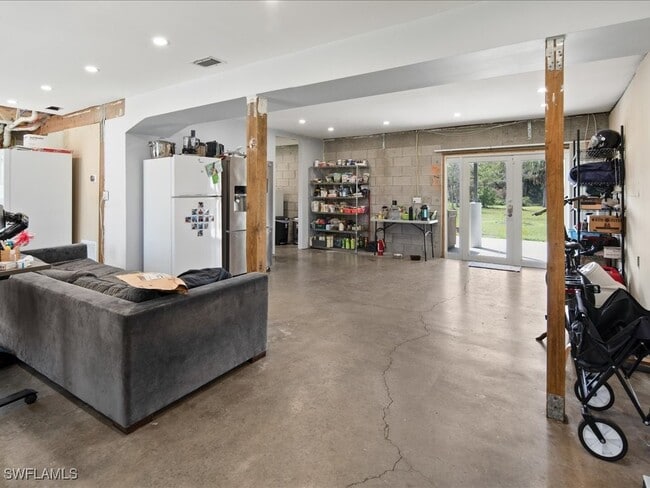 Building Photo - 220 39th Ave NW