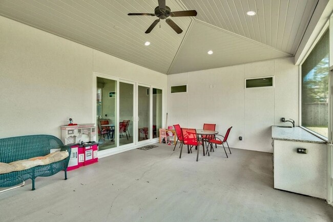Building Photo - Spacious 4-Bedroom Home for Long-Term Lease in Holiday Shores | Miramar Beach, FL