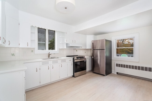 Building Photo - 31 Hillandale Rd