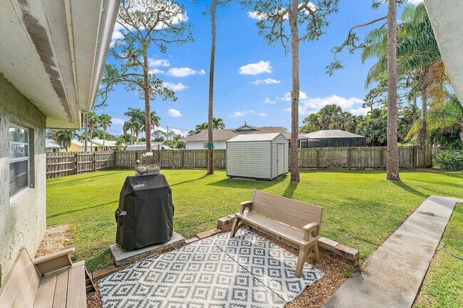 Building Photo - 5854 SE Orange Blossom Trail