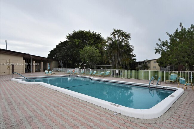 Building Photo - 7500 NW 5th Pl