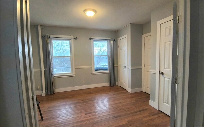 Building Photo - 204 Main St