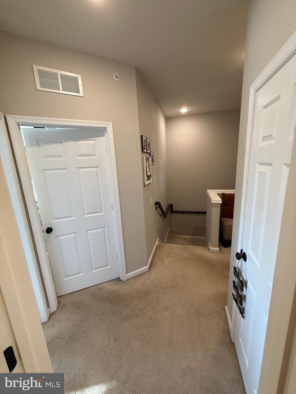 Building Photo - 31 Par Ln