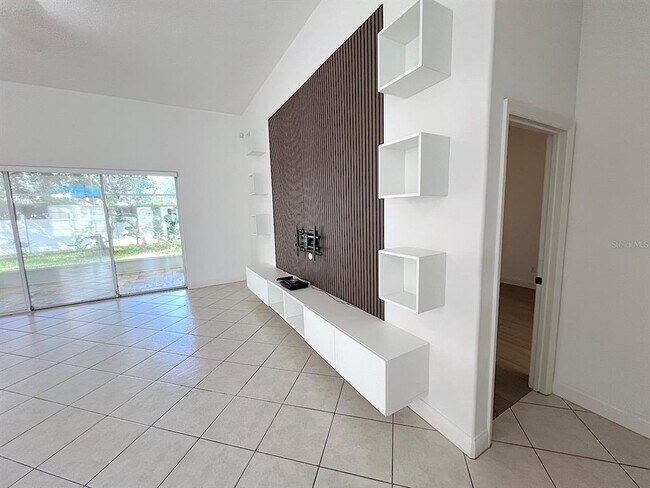Building Photo - 27 Empress Ln