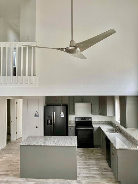 Kitchen with pantry and modern appliances - 2929 Ross Dr S74