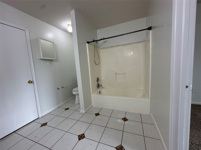 Building Photo - 16030 Clayton Green Dr