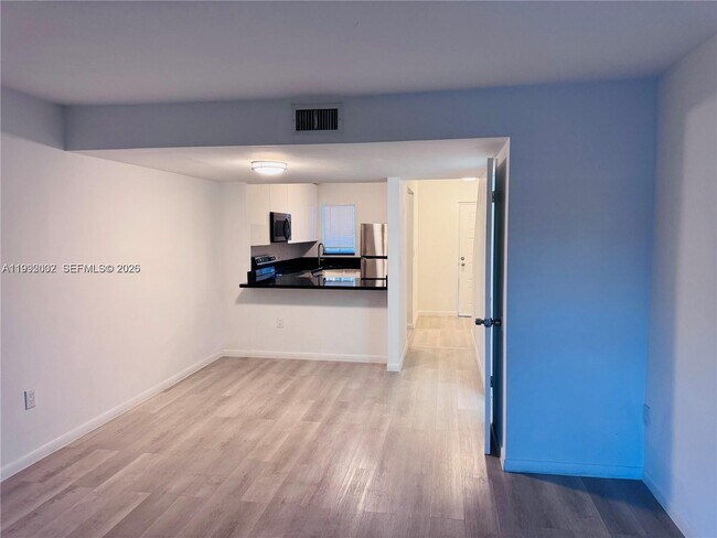 Building Photo - 2660 W 76th St