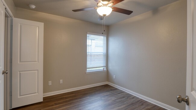 Building Photo - 2209 John Ross Ct