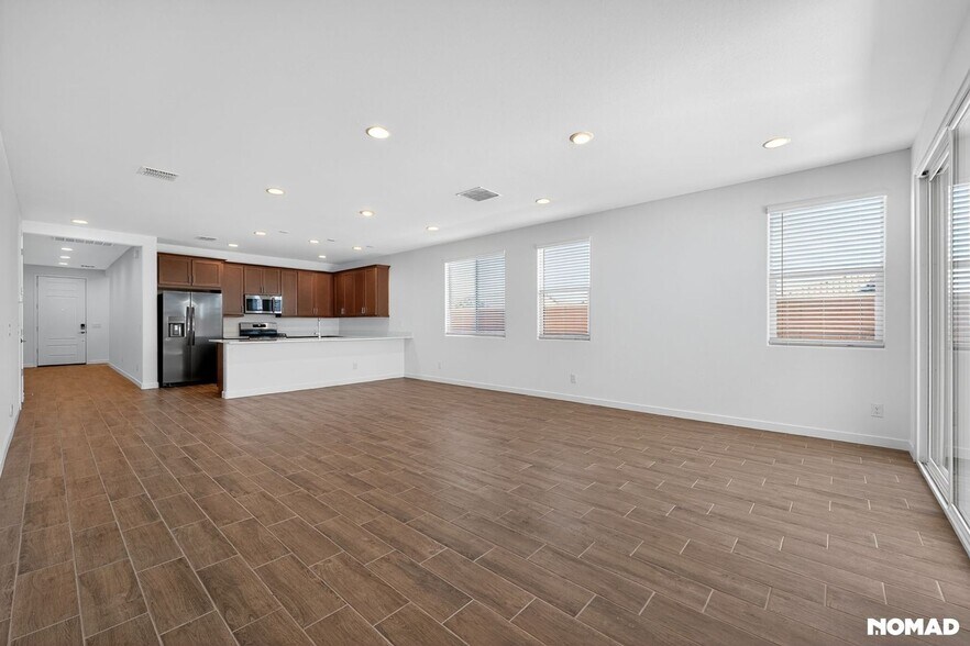 Building Photo - 8159 E Paloma Ave