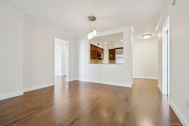 Building Photo - 10 City Pl