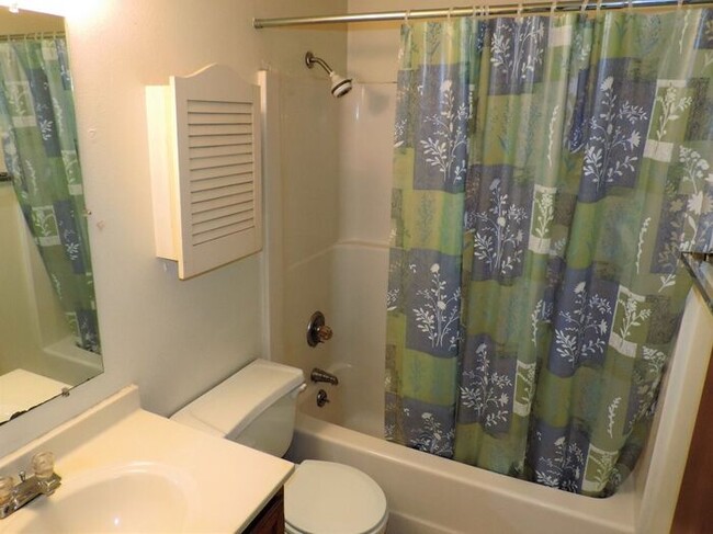 Building Photo - $875 | 1 Bedroom, 1 Bathroom Condo | No Pe...