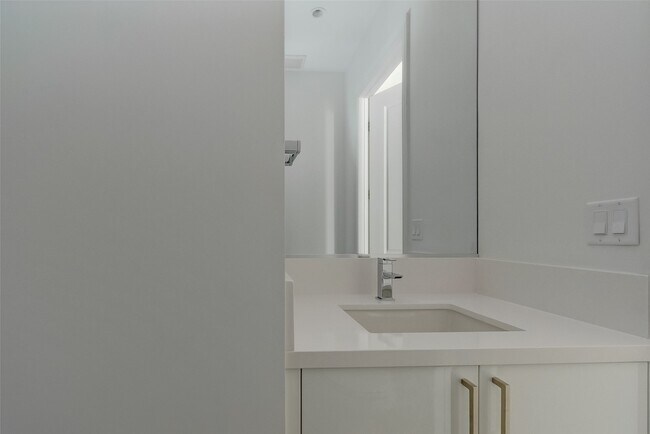 Building Photo - 1211 Caroline St