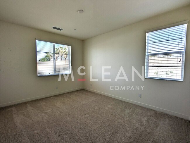 Building Photo - Beautiful Two-Story Four Bedroom Home at t...