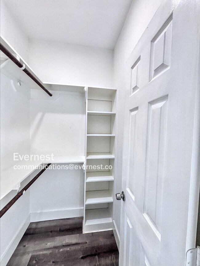 Building Photo - 9306 Bean St