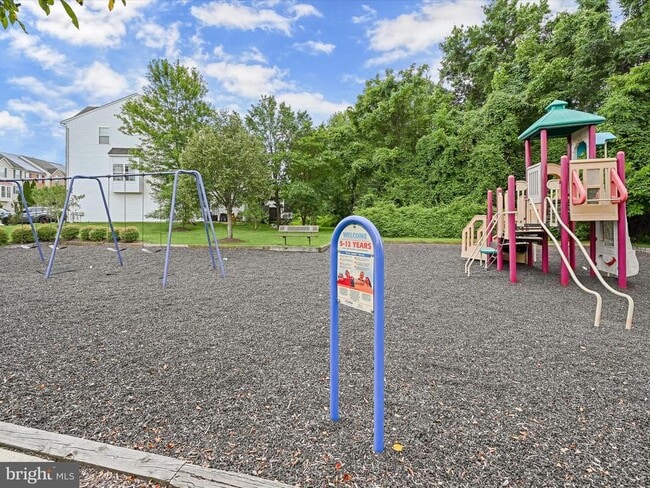 Building Photo - 4243 Begonia Dr