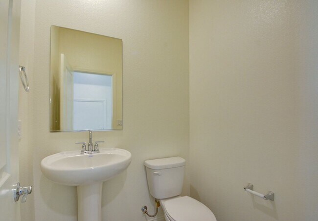 Building Photo - BRAND NEW BEAUTIFUL 4 BEDROOM!