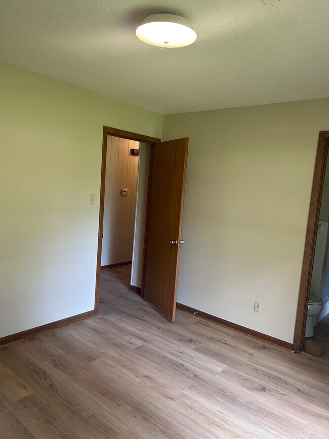 Building Photo - Contact Peggy Goodman 501 676 1758