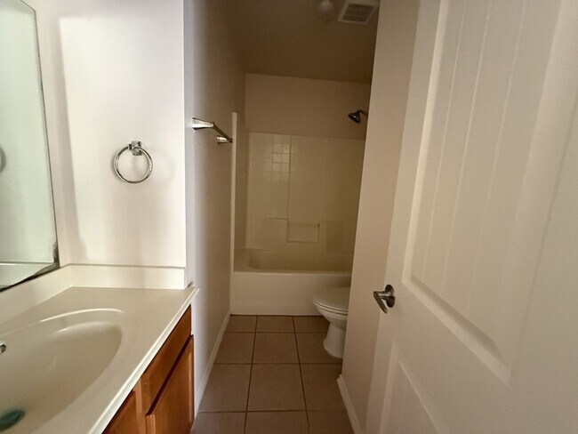 Building Photo - 2224 Hummingbird Way