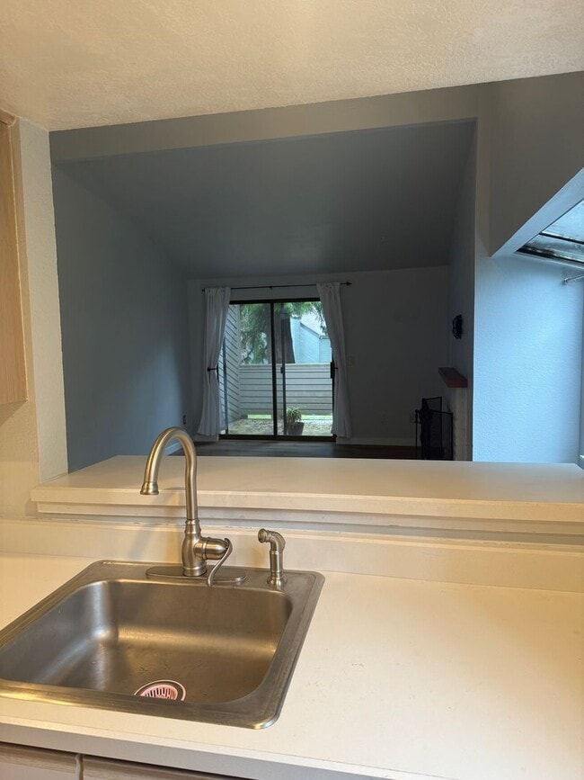 Building Photo - Condo near the beach - top floor