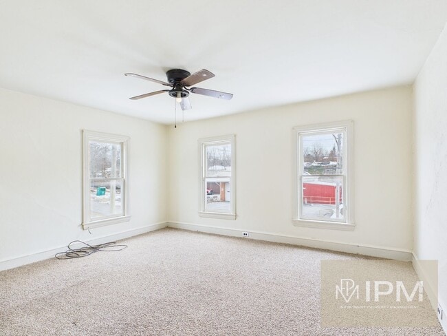 Building Photo - Charming 3 Bedroom, 1 Bath Home in Northeastern Schools!