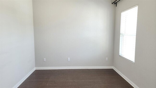 Building Photo - 19325 Hartwell Dr